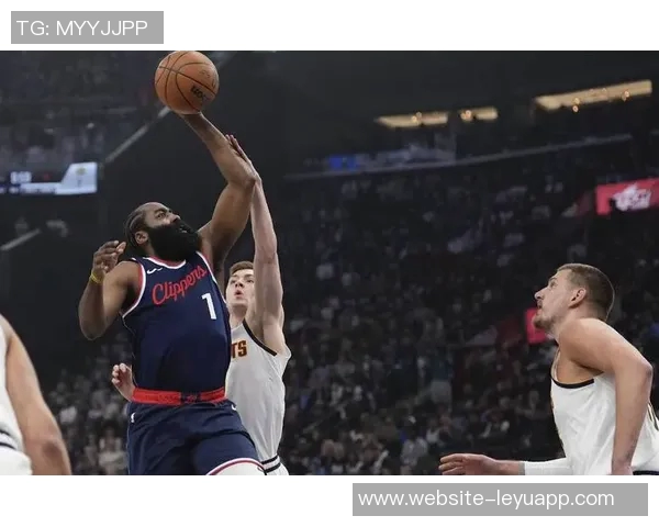 哈登状态回暖半场表现亮眼连得8分助球队提升士气